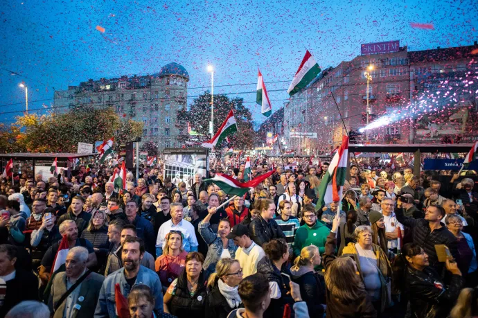 Vezet is, meg nem is: a Fidesz nyakán a Tisza, de távolságtartással kell figyelni a közvélemény-kutatásokat