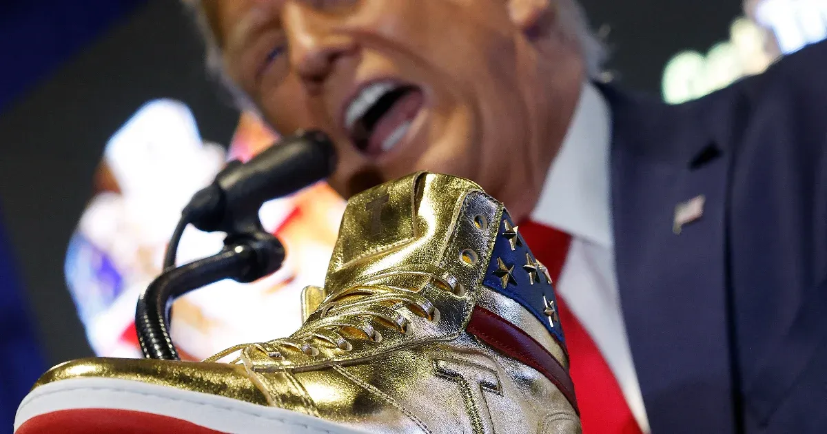 Aranycipő és 40 millió forintos karóra – jól pörög Trump saját márkás biznisze