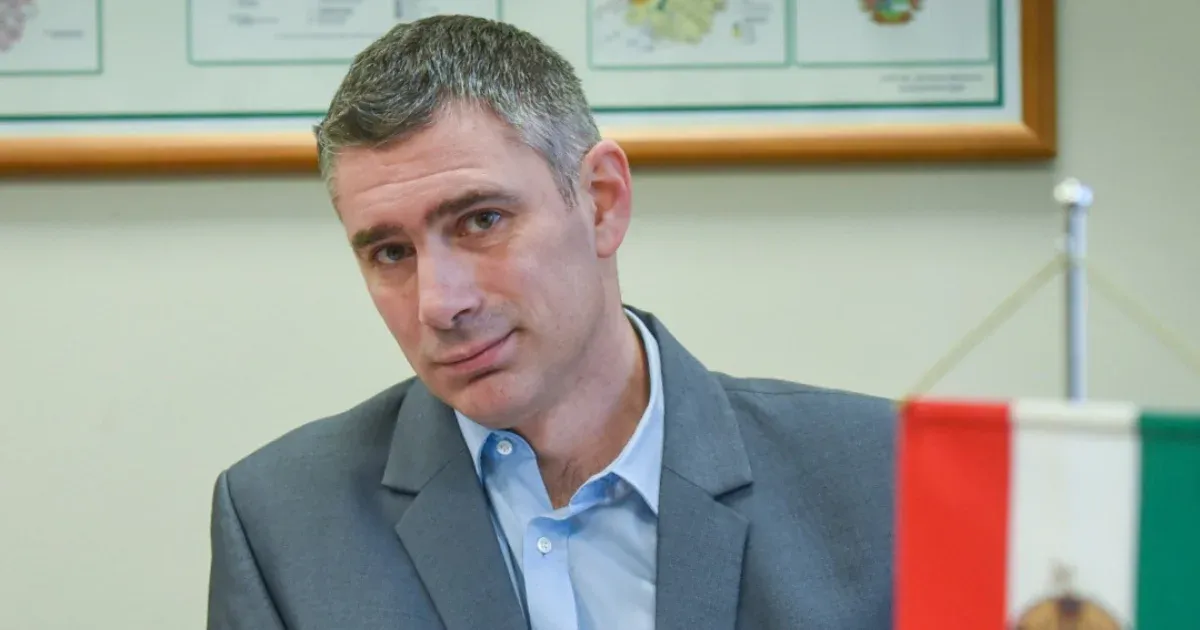 A piroson áthajtva ütött el egy biciklist a Fidesz békéscsabai elnöke