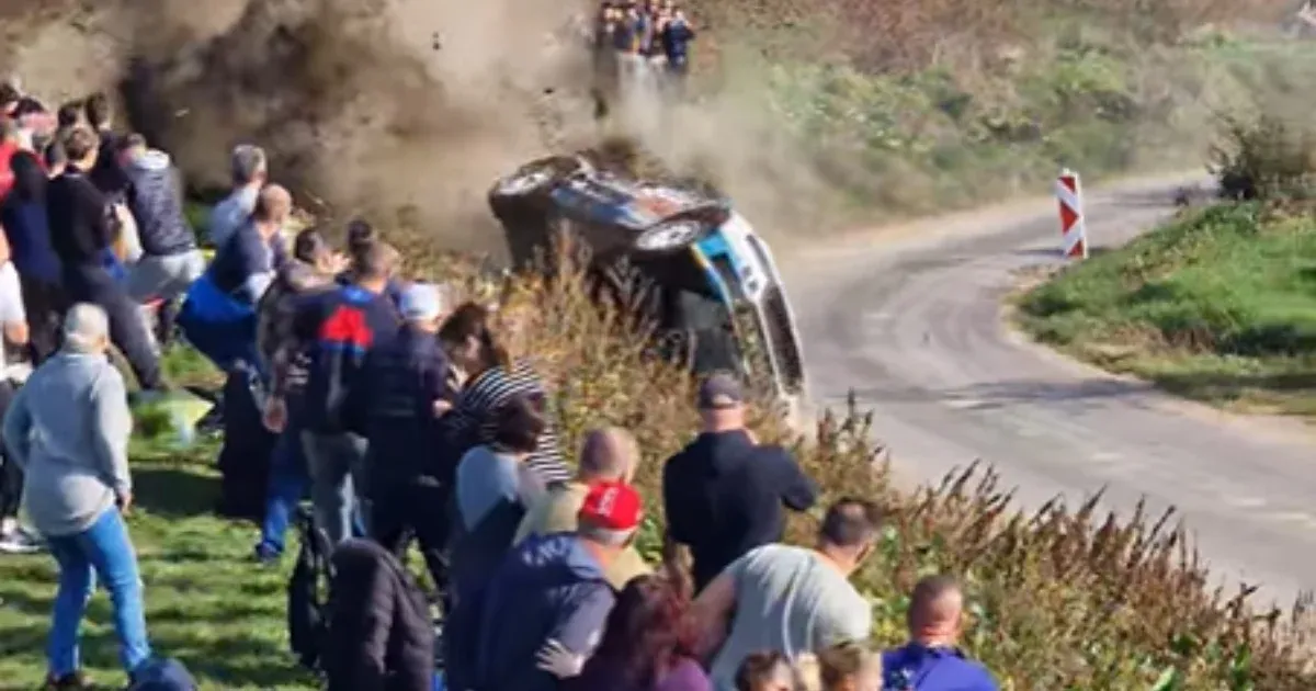 A nézőkhöz közel csúszott ki egy autó a Zemplén Rallyn, a szervezők szerint szabályos volt az eset