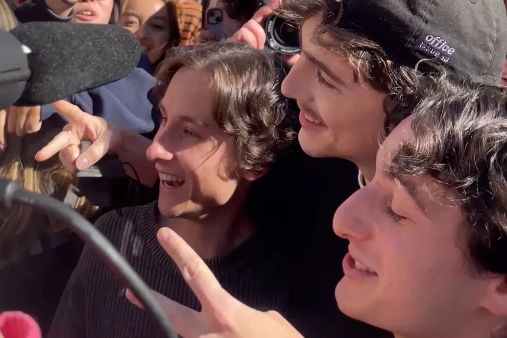 Timothée Chalamet váratlanul megjelent egy Timothée Chalamet-hasonmásversenyen