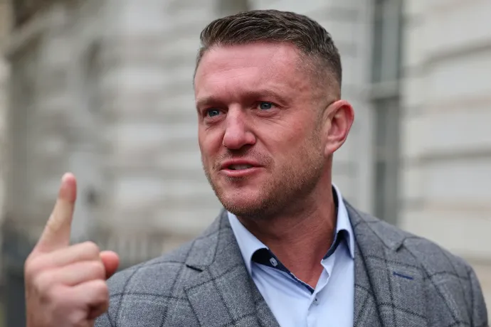 Másfél év letöltendőt kapott Tommy Robinson brit szélsőjobboldali megmondóember