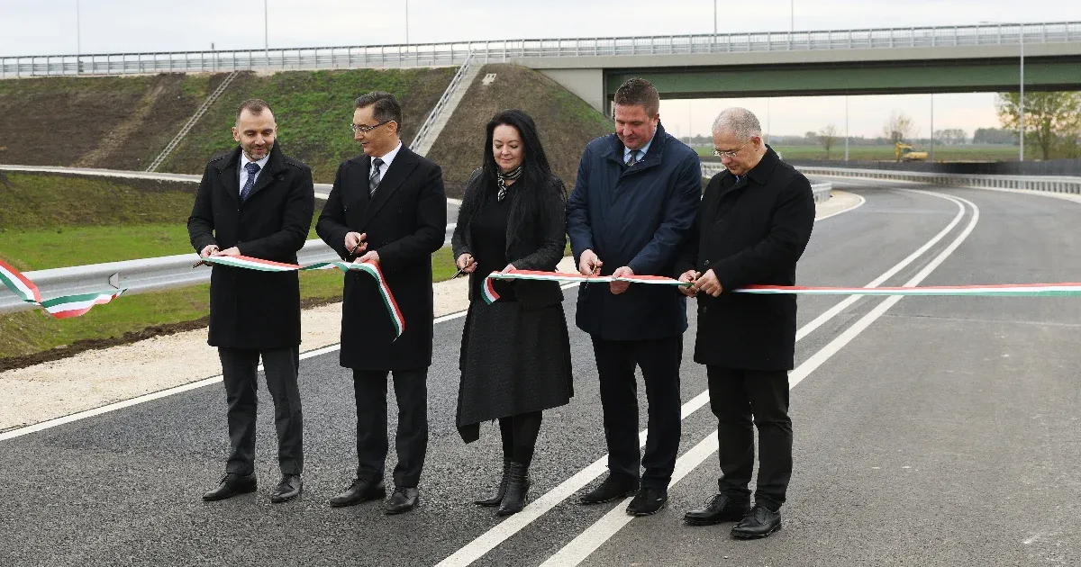 35 milliárd a városnak, 70 milliárd a járásnak – így bánna el 2030-ra Debrecennel a Navracsics-féle adóreform