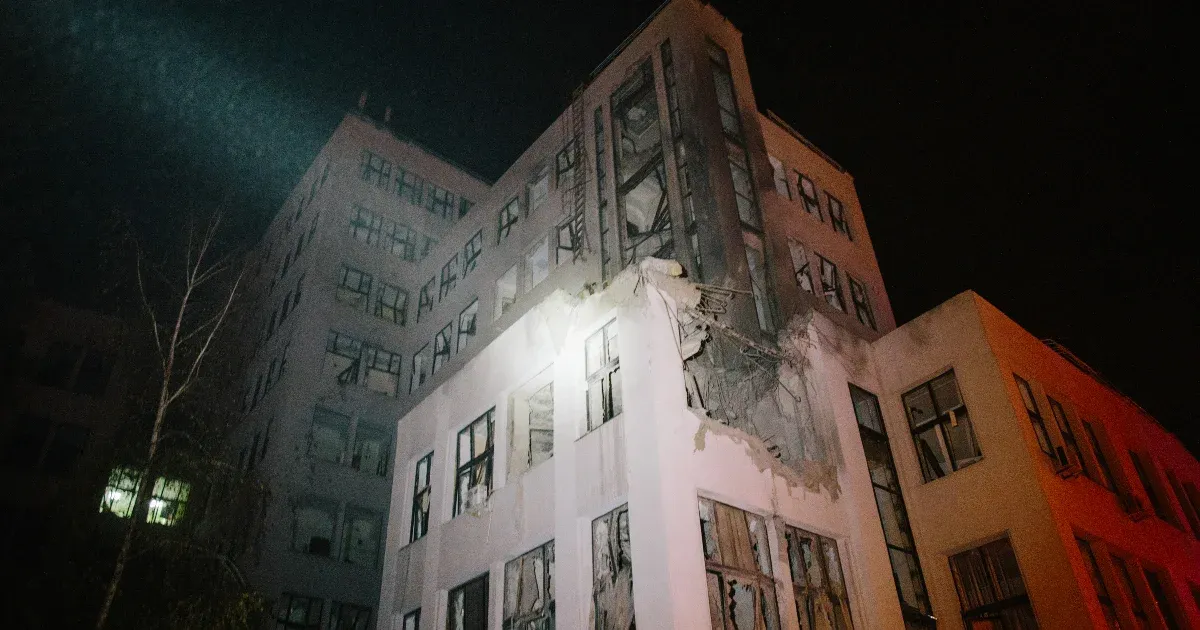 Az oroszok szétlőtték az első szovjet felhőkarcolót, többen meghaltak az éjszakai bombázásokban
