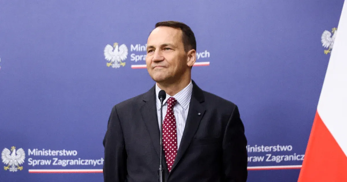 A lengyel külügyminiszter szerint Orbán a Lenin-rendre hajt a grúziai látogatásával
