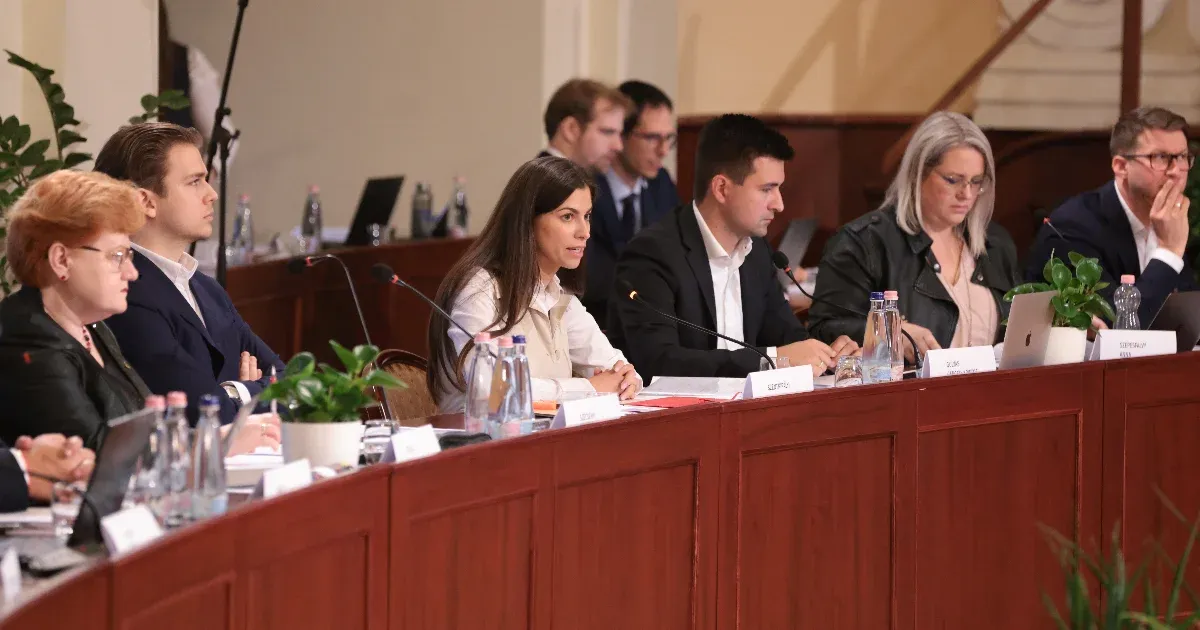 A Fidesz csak a fővárosban szeretne antikorrupciós szobát, a minisztériumokban nem támogatják Szentkirályi Alexandra ötletét