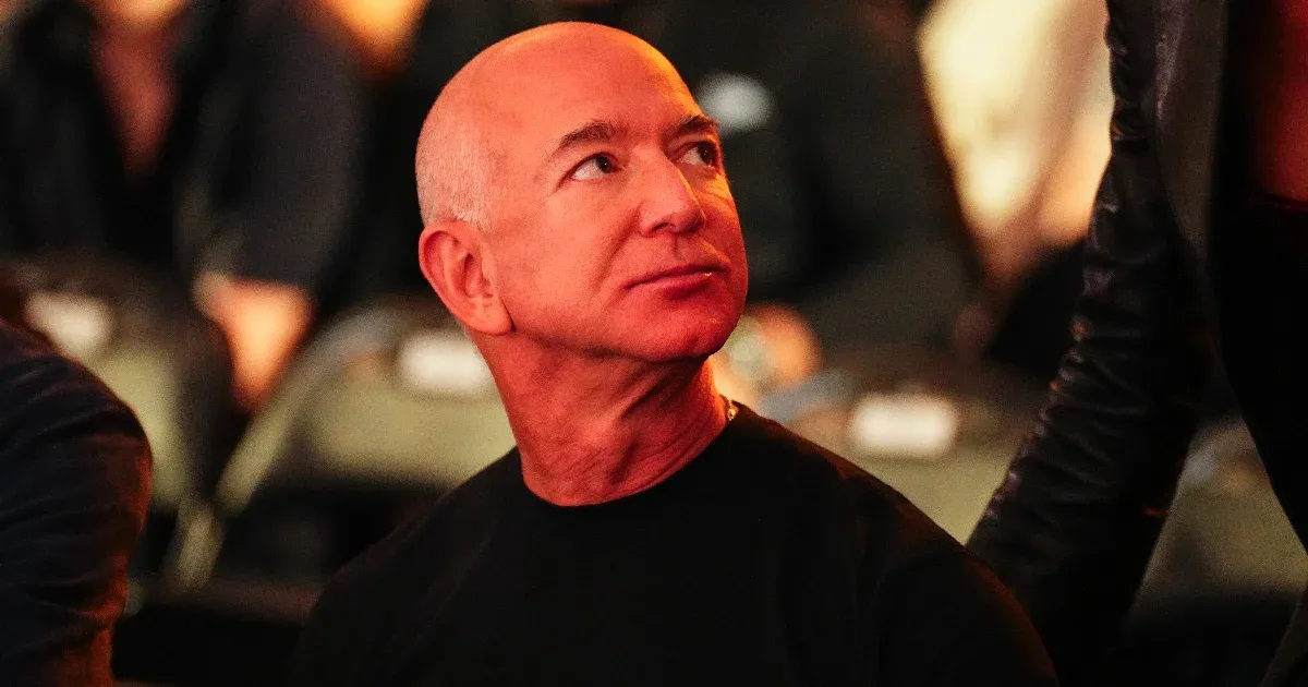 Jeff Bezos véleménycikkben magyarázta, hogy a lapja miért nem áll ki se Trump, se Harris mellett