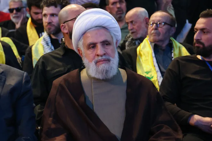 Naim Kasszem egy Izrael által likvidált Hezbollah-parancsnoktemetésén 2024. április 5-én Fotó: Anwar Amro / AFP