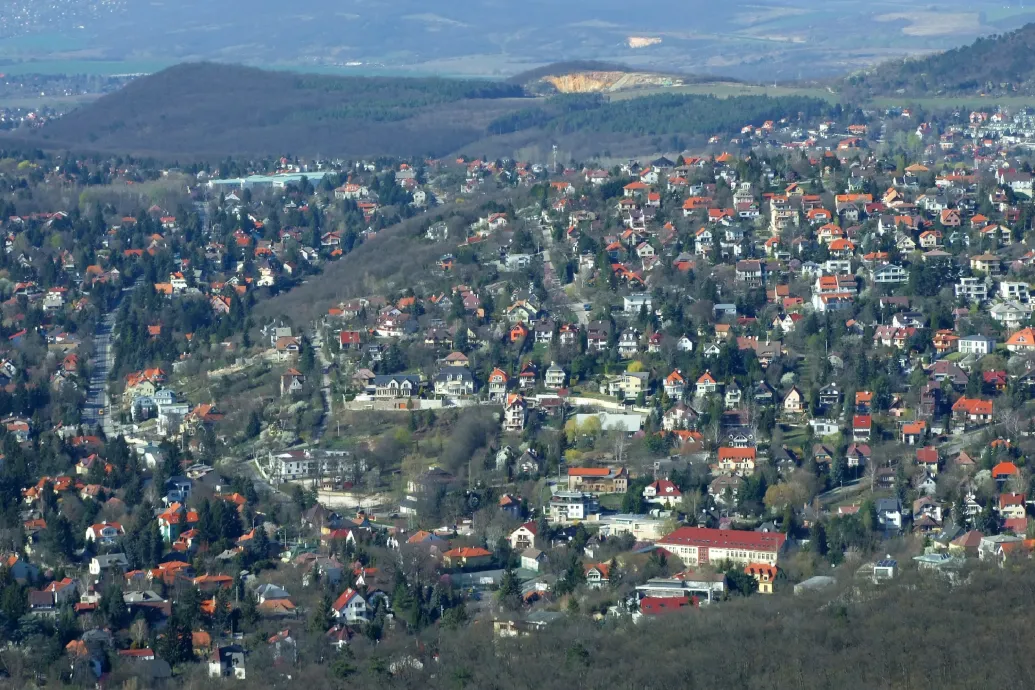 A széphalmiak megunták az áramszüneteket, az egész falu összefogott