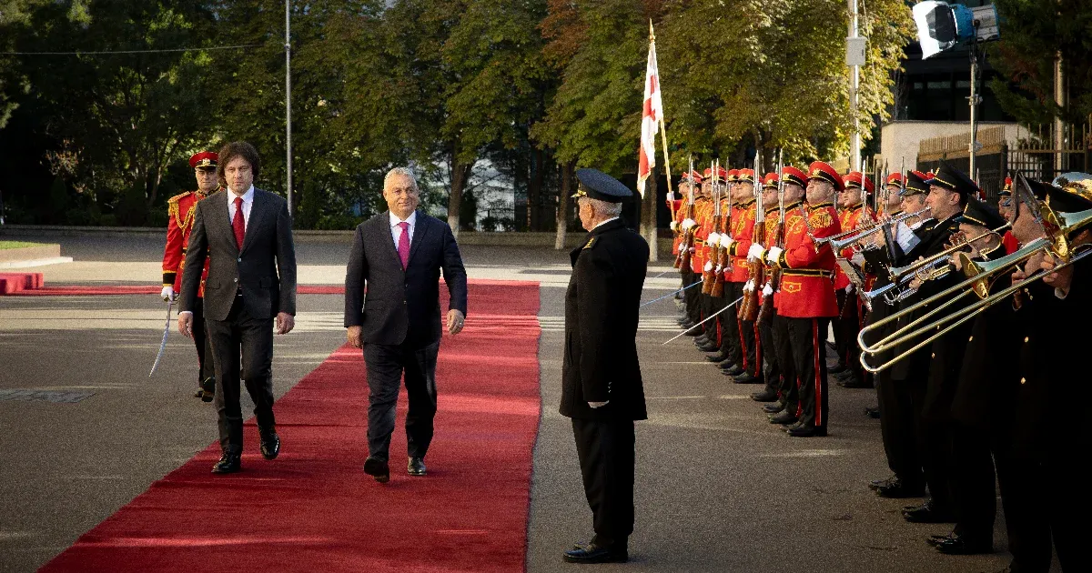 Orbán rengeteg ellentmondáson át jutott el az EU szerint Moszkva felé húzó grúz kormány győzelmének támogatásáig