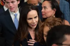 Egy Bush is beállt Kamala Harris mögé, aki Joe Biden elszólása miatt magyarázkodik