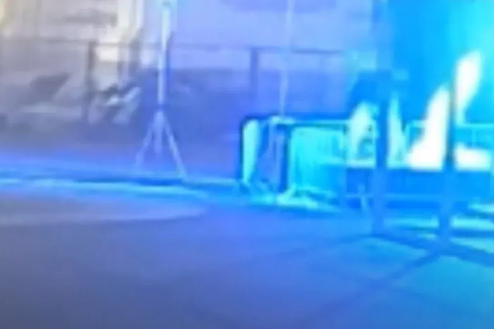 Jobb egyenessel ütötte ki a Mikulás jégszobrot Kecskeméten, vádat emeltek ellene