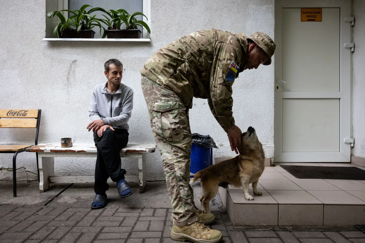 A csikósgorondi pszichiátria udvara