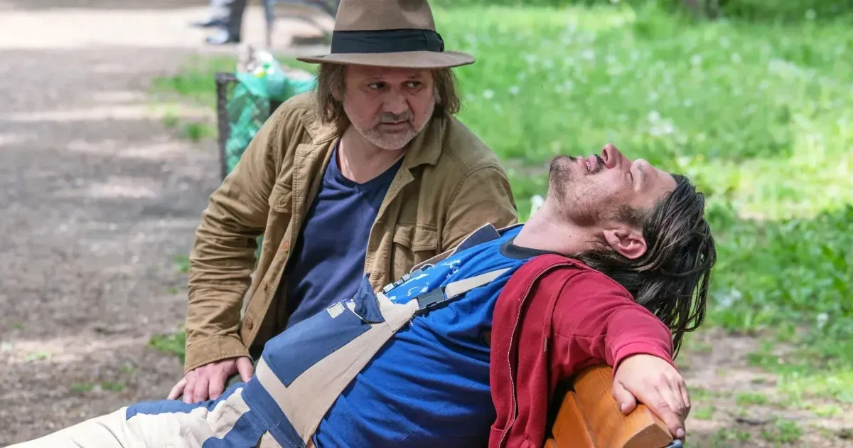 Till Attila új filmje részeg rombolással indít, de spicces tántorgás marad