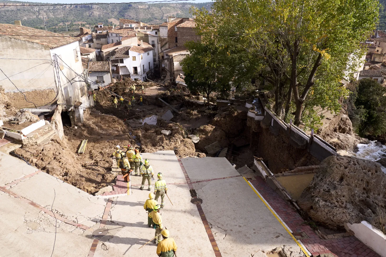 Törmeléket takarítanak a heves esőzések és villámárvizek után az Albacete tartománybeli Leturban. A heves esőzések földcsuszamlásokat okoztak a régóta aszályos területeken – Fotó: Mateo Villalba Sanchez / Getty Images