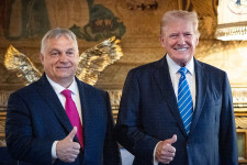 Orbán úgy szurkol Trumpnak, hogy a megválasztása neki fájna a legjobban