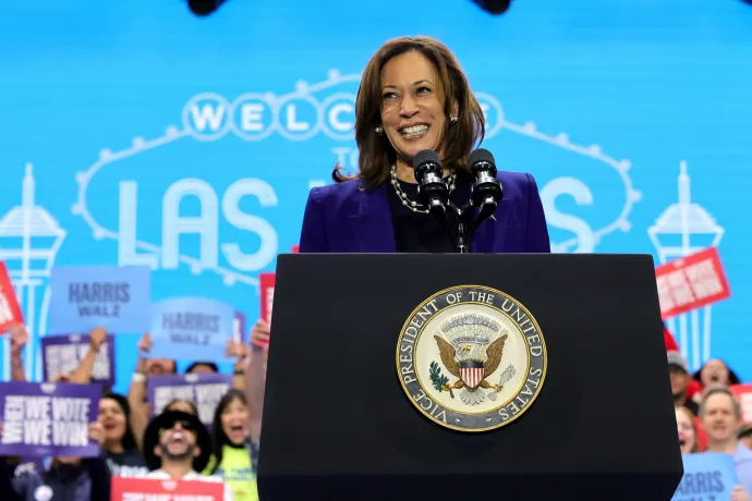 Kamala Harris történelmet írhatna első női amerikai elnökként, de erről nagyokat hallgat