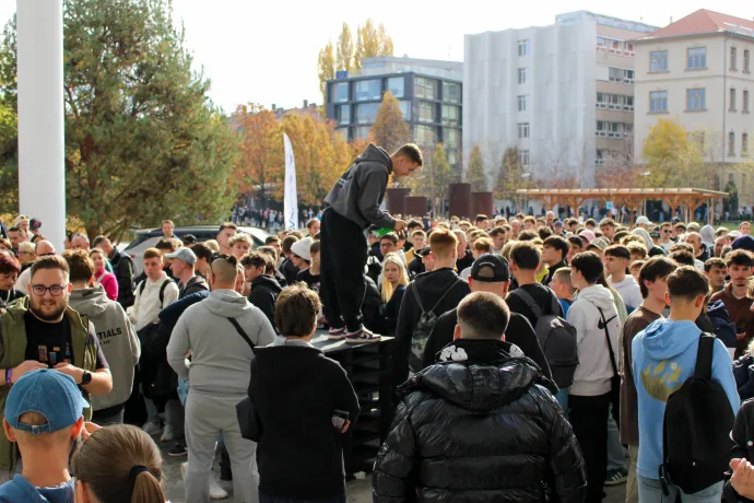 Trunk Tamás „Dablty” a tömegben – Fotó: Kersner Máté / Telex