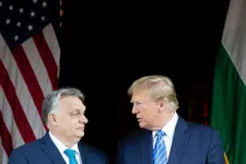 Imádkozunk a győzelméért! – régóta próbálkozik Orbán, de mostanra sikerült igazán közel kerülnie Trumphoz