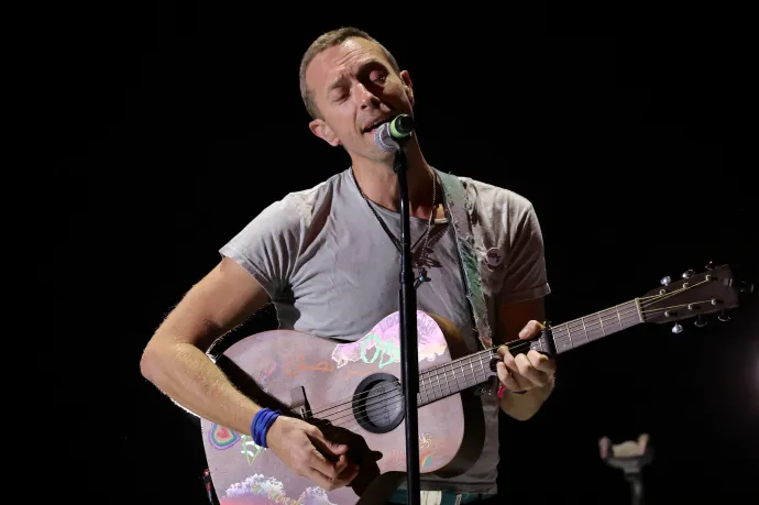 Chris Martin egy színpadon tátongó lyukba esett a Coldplay melbourne-i koncertjén