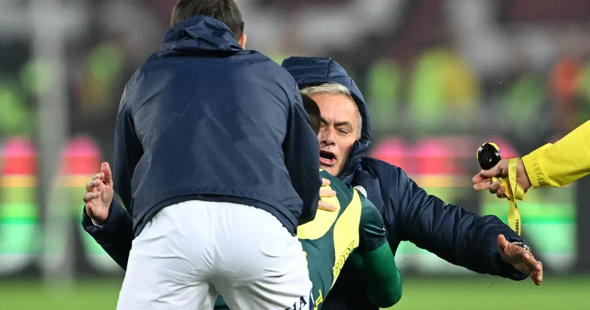 Félresikerült José Mourinho heroikus becsúszása a Fenerbahçe utolsó pillanatos győzelme után