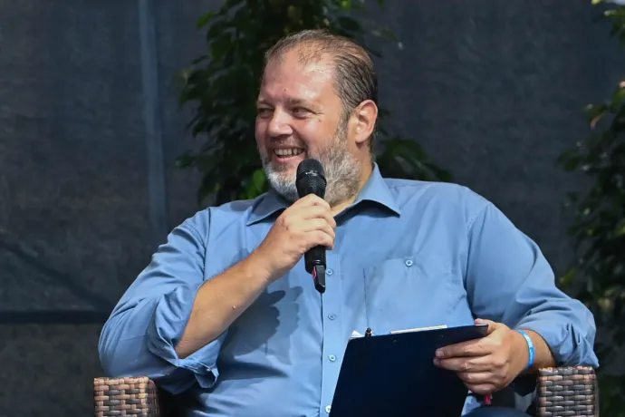 „Aki a túlerőt nem tiszteli, az nem hős, hanem bolond” – eredetileg erről posztolt a Szuverenitásvédelmi Kutatóintézet kutatója a nemzeti gyásznapon