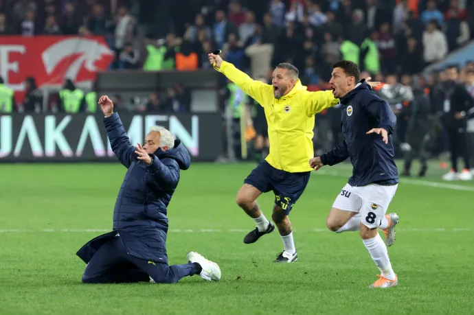 Félresikerült José Mourinho heroikus becsúszása a Fenerbahçe utolsó pillanatos győzelme után