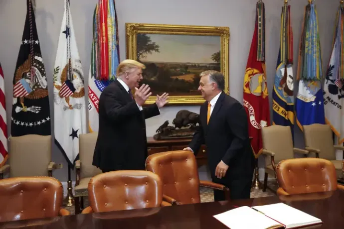 US President Donald Trump and his guest, Prime Minister Viktor Orbán, in the Roosevelt Room of the White House in Washington, where the Hungarian Prime Minister signed the guest book on 13 May 2019 – Photo by Szilárd Koszticsák / MTI