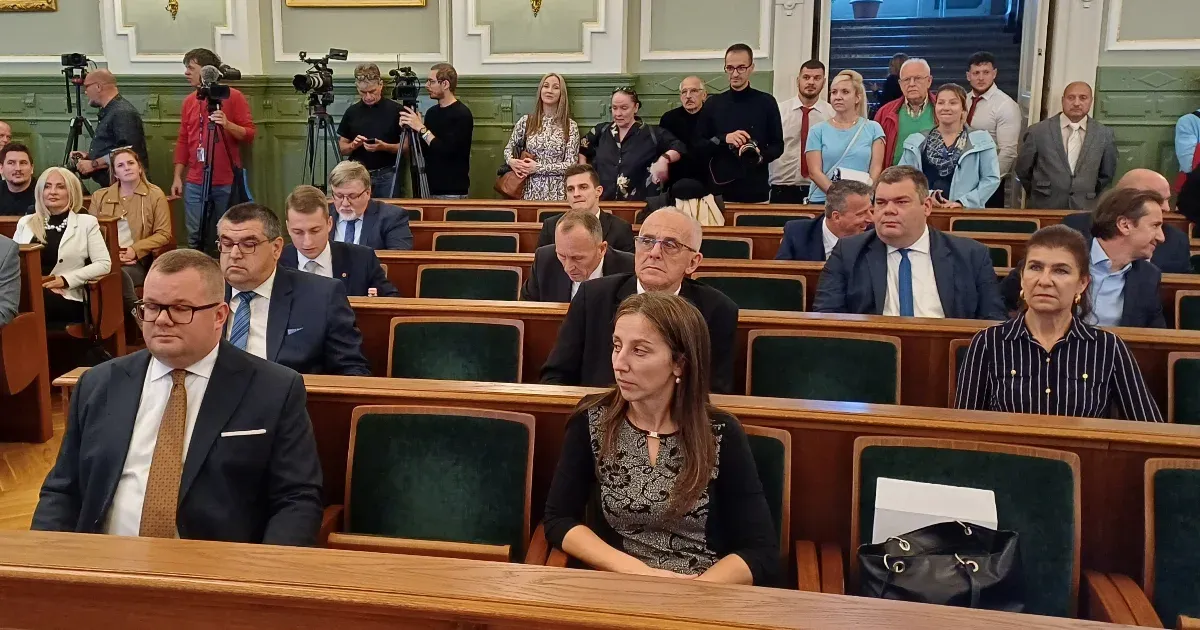 Jól végezte a munkáját, de a Fidesz most leváltaná: az ellenzéki polgármester vétózza a győri igazgatócserét