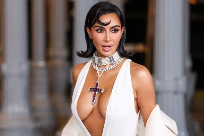 Diana hercegnő kedvenc gyémánt nyakláncában parádézott Kim Kardashian