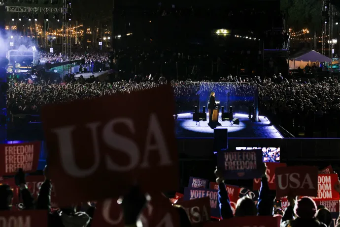 Kamala Harris kampánygyűlésen a pennsylvaniai Philadelphiában 2024. november 4-én – Fotó: Evelyn Hockstein / Reuters