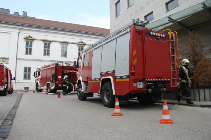 Katasztrófavédők személyes adatai égtek el egy kigyulladt szállítójárműben