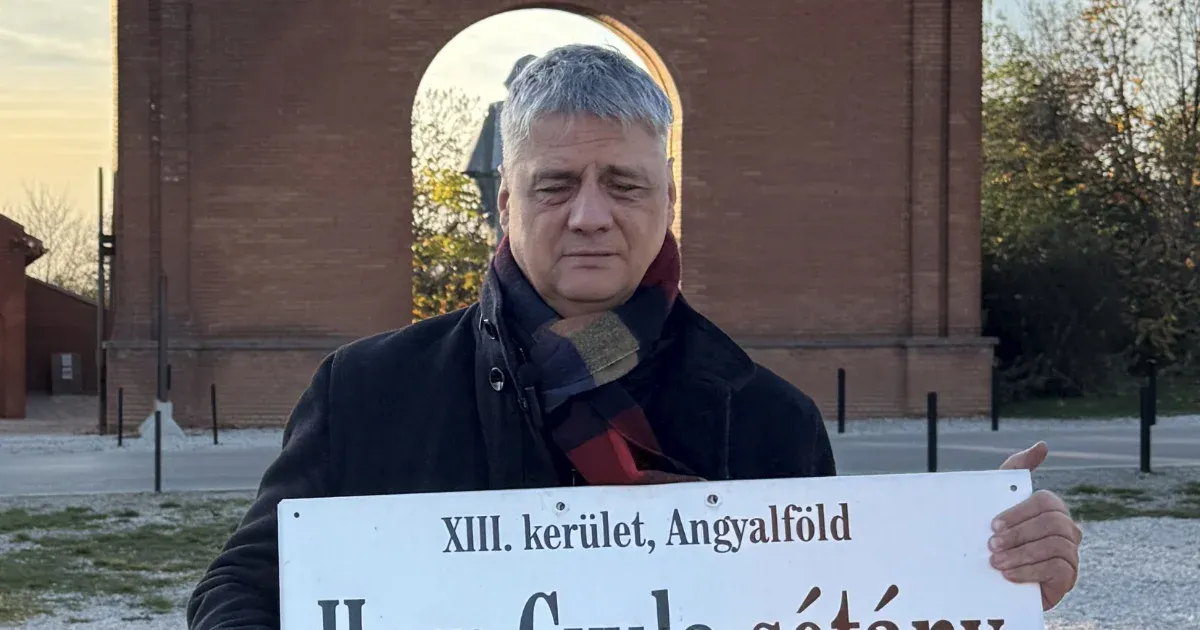 Visszaviszi eredeti helyére a DK a Mi Hazánk által leszerelt Horn Gyula sétány tábláját