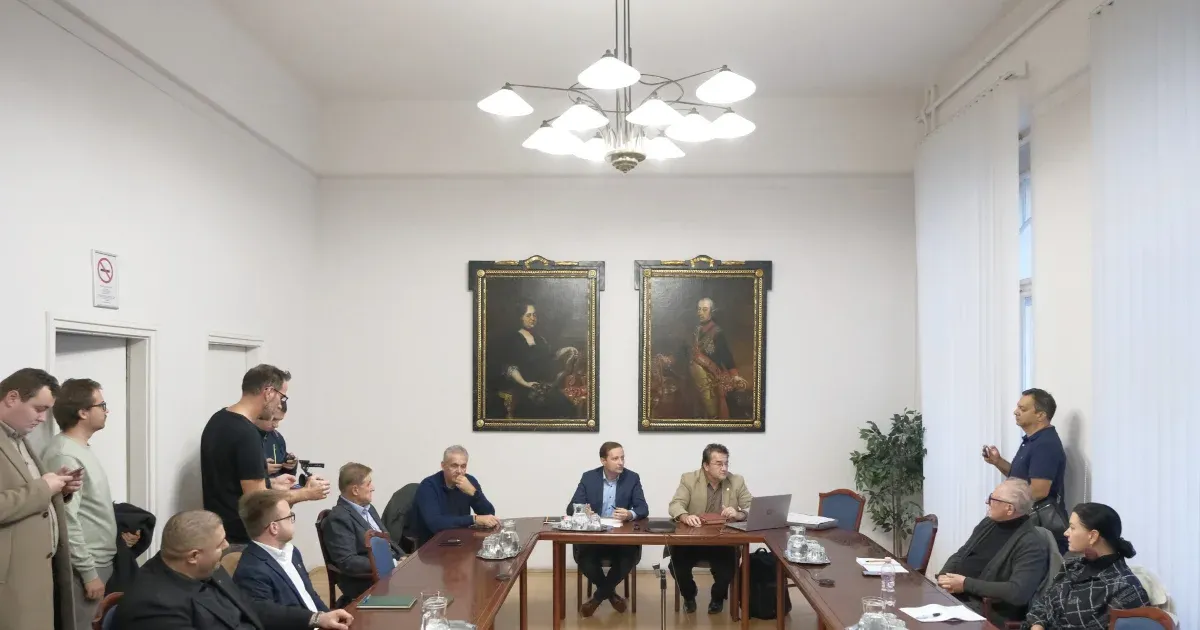 Pécsen a Fidesz hirdetett „korszakváltó kerekasztalt”, de a patthelyzetre egyelőre nincs megoldás