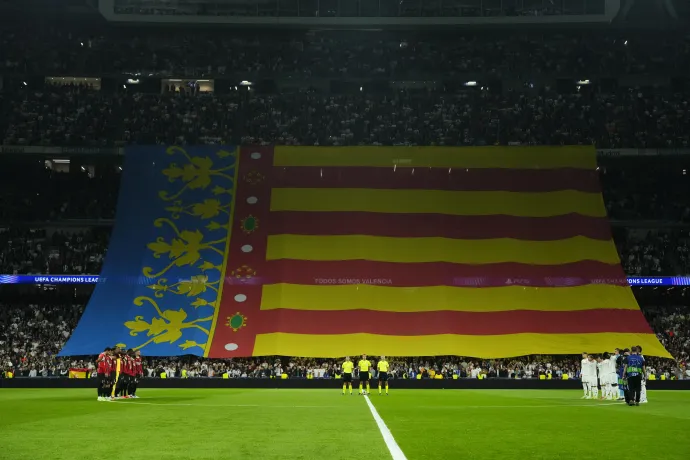 A valenciai áldozatokra emlékeztek a Real stadionjában – Fotó: Jose Breton / NurPhoto