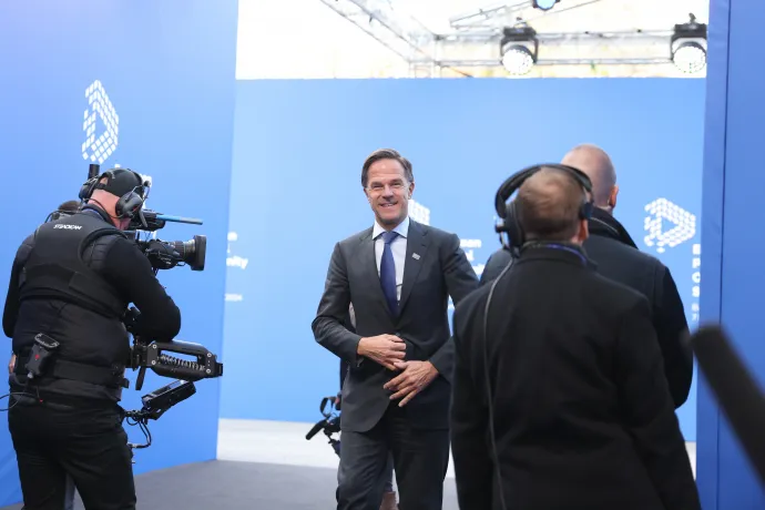 Mark Rutte, Donald Tusk, Ursula vonder Leyen és Robert Fico érkezik a konferenciára – Fotó: Melegh Noémi Napsugár / Telex