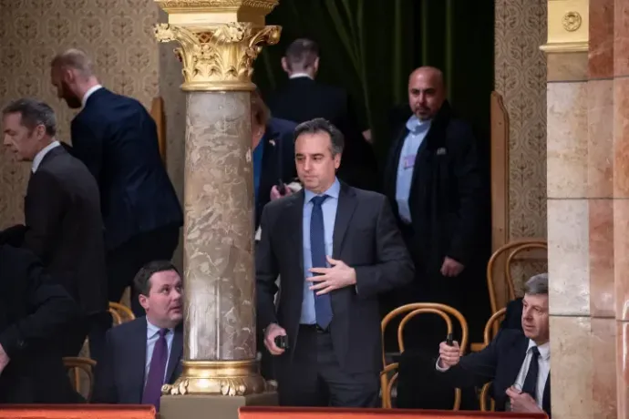 David Pressman in the gallery of the parliament during the extraordinary session devoted to the Swedish accession to NATO in February 2024 – Photo: János Bődey / Telex