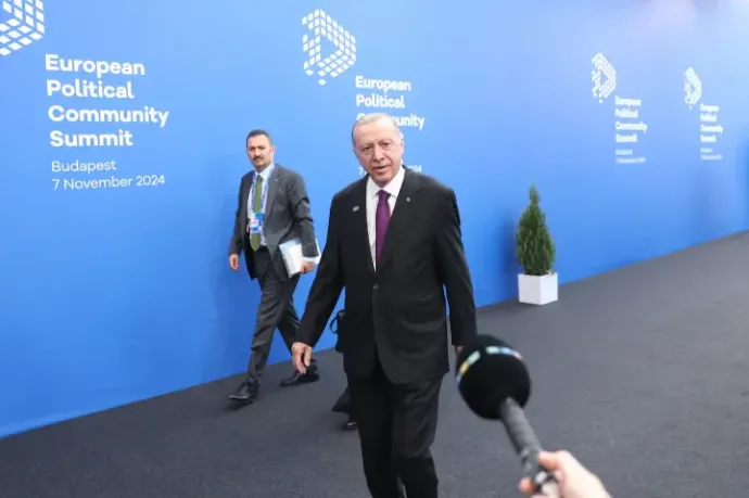 Charles Michel, Giorgia Meloni, Recep Tayyip Erdogan and Emanuel Macron arriving – Photo: Noémi Napsugár Melegh / Telex