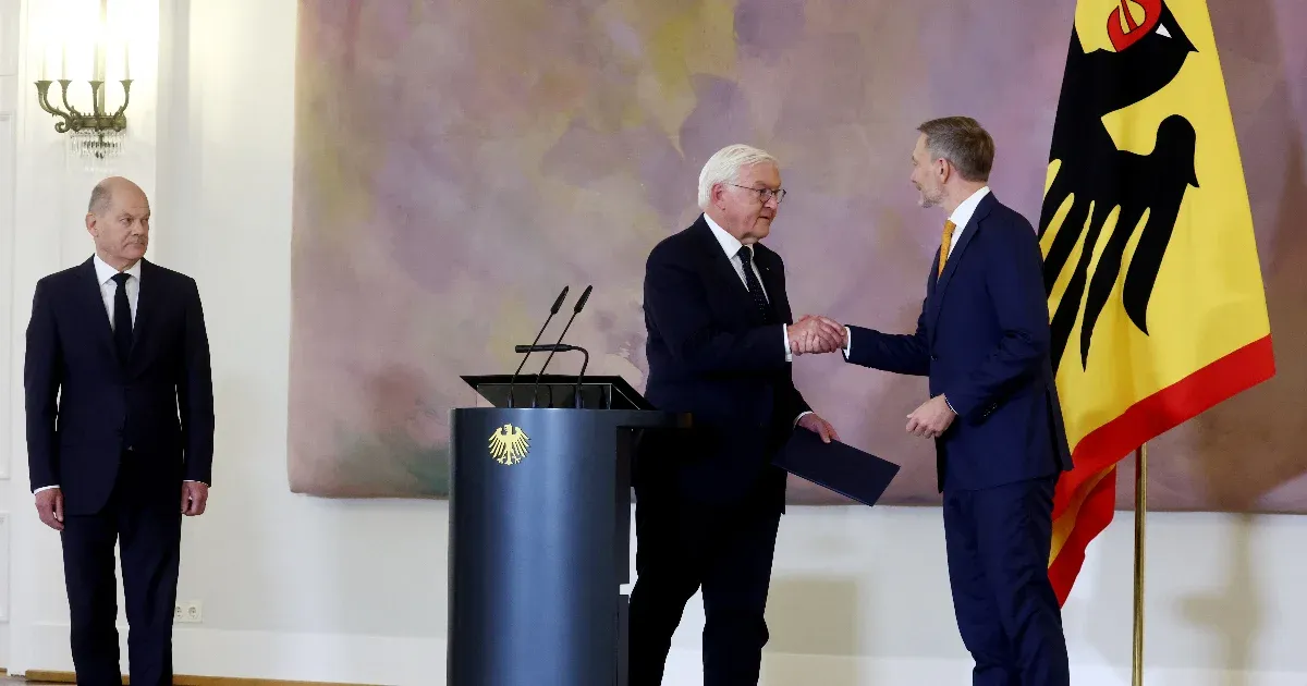 Kipróbálták, milyen, amikor egyszerre kormányozzák Németországot jobbra és balra. Csúnya vége lett