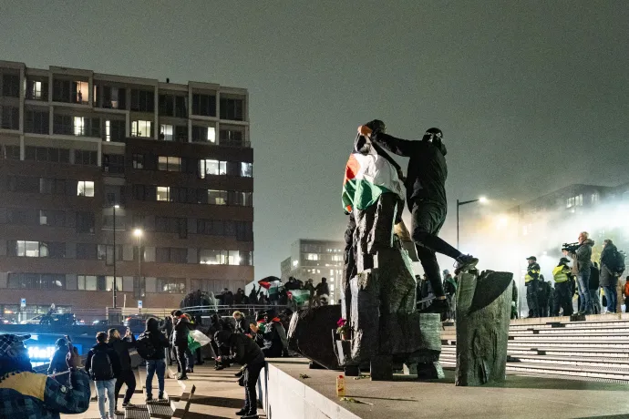 Palesztinpárti tüntetők a Dam téren – Fotó: Jeroen Jumelet / ANP / AFP