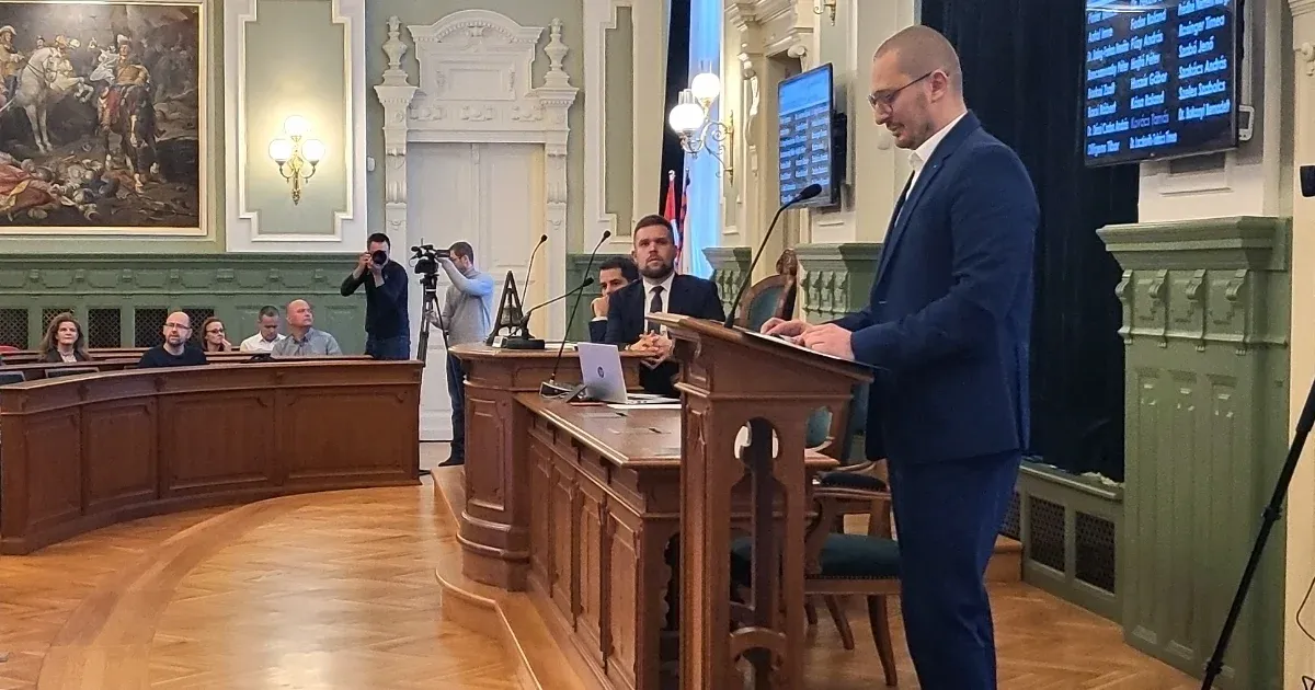 Hiába a vétó, bejött a papírforma: a fideszes többség menesztette a Győr Projekt eddigi igazgatóját