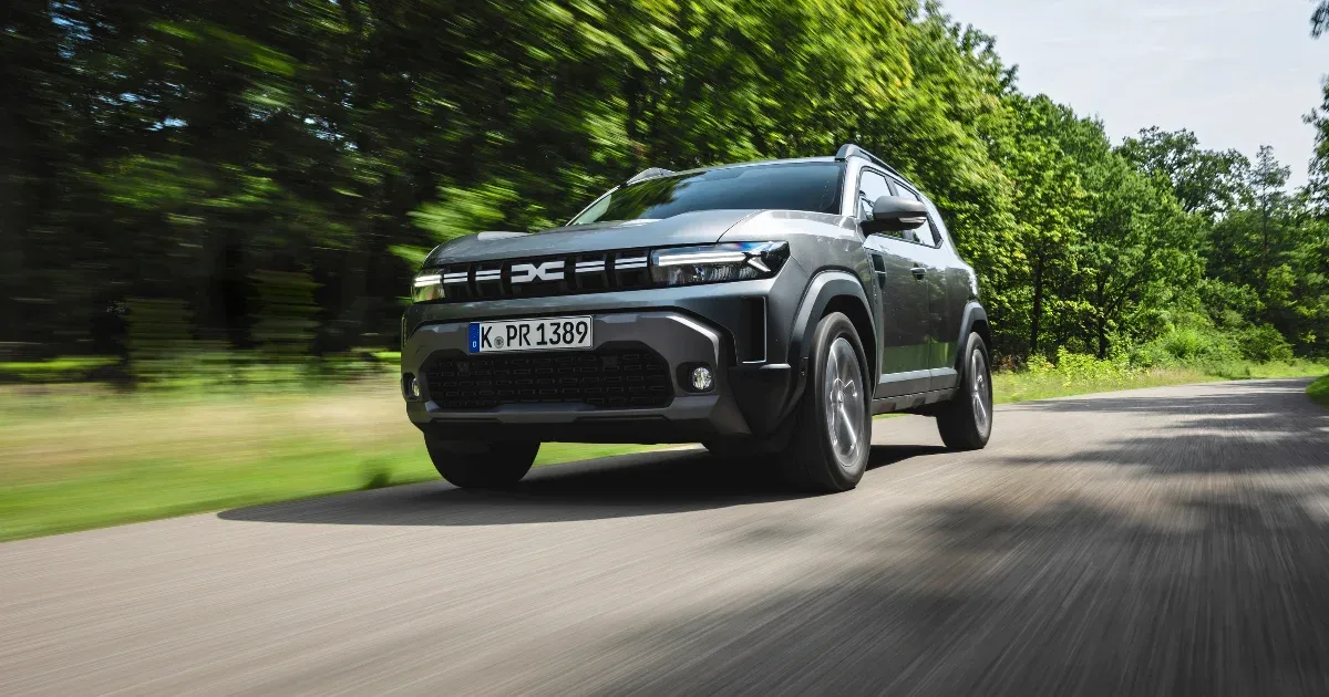 Az új Dacia Duster hibrid 5 liter alatti fogyasztást és olcsó részletmegoldásokat kínál 10 milliós alapáron