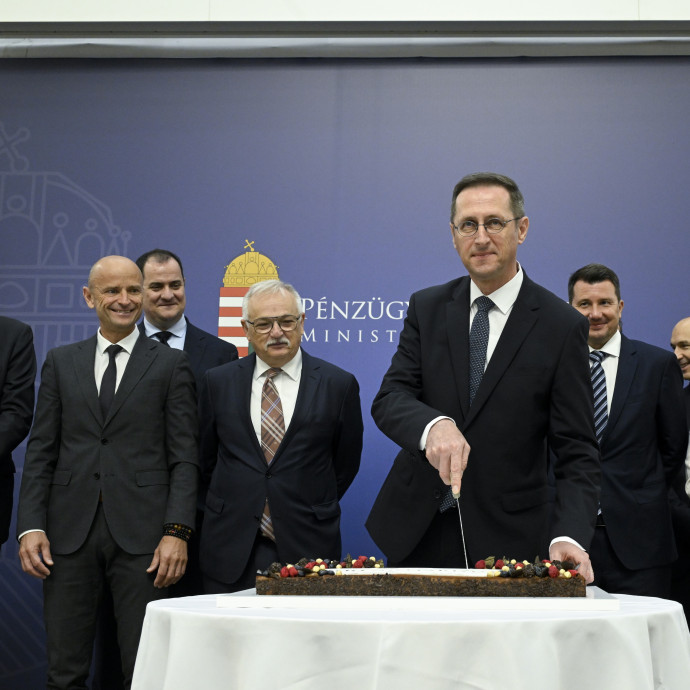 Évekig harcolt ellene, most beszedi a pénzt a kormány a minimumadóból