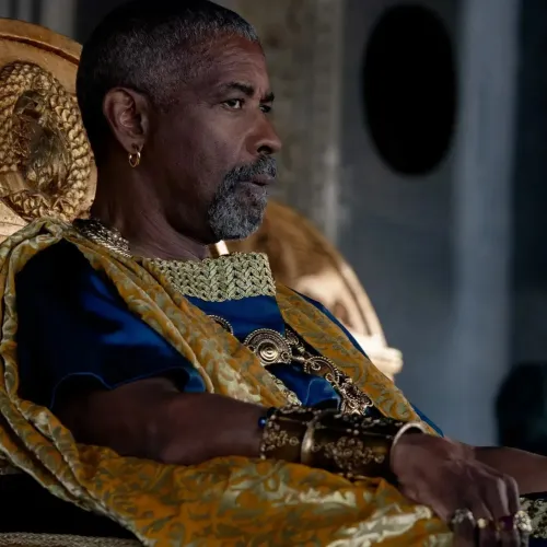 Kivágták Denzel Washington melegcsókját a Gladiátor 2-ből