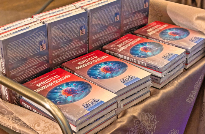 Bánhegyi Róbert nemrég megjelent szakkönyve. Fotó: Magyar Onko-Diabetológiai Egyesület