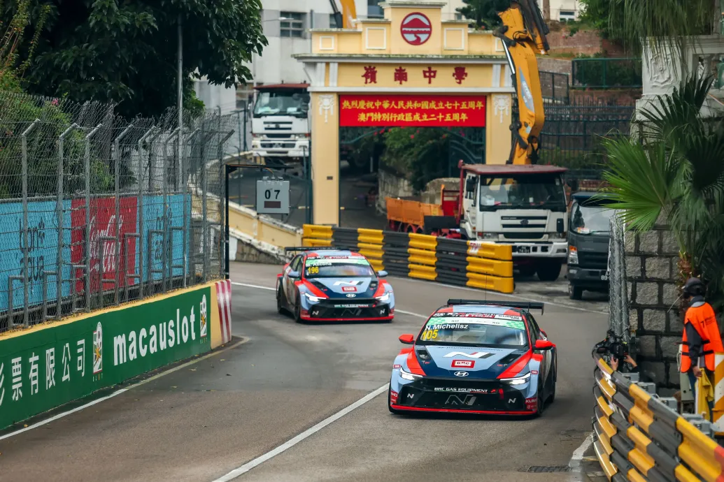 Michelisz 4. a makaói időmérőn, két futam választja el a címvédéstől – Forrás: Telex.hu