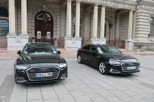 Két, darabonként havi félmillióért bérelt Audi is volt Győr önkormányzati flottájában, Pintér Bencéék most visszaadják őket