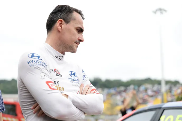 Michelisz előnye 5 pont a szezonzáró futam előtt, közel a címvédés