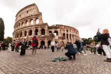 Az olaszok kiakadtak, hogy az Airbnb beöltözős szerepjátékot szervez a Colosseumba