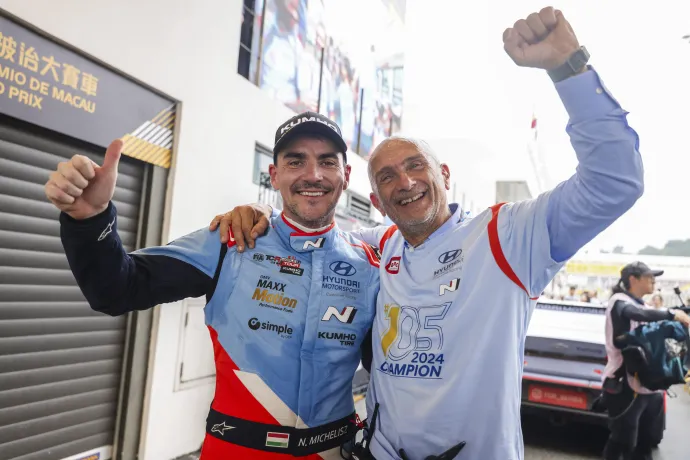 Michelisz Norbert és csapatfőnöke, korábbi versenyzőtársa, Gabriele Tarquini –Fotó: Hyundai Motorsport